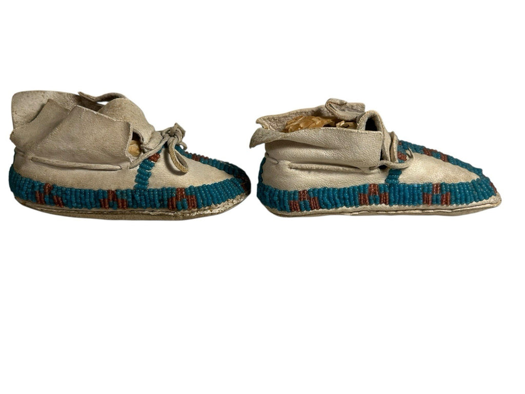 Anitque Native American Nothern Plains Sioux Baby or Child Beaded Moccasins