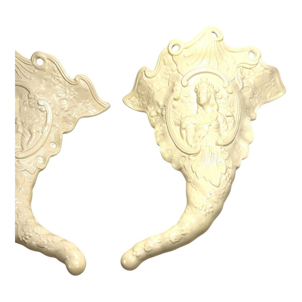 Vintage Set of 2 Two Williamsburg Wedgwood Etruria Wall Pocket