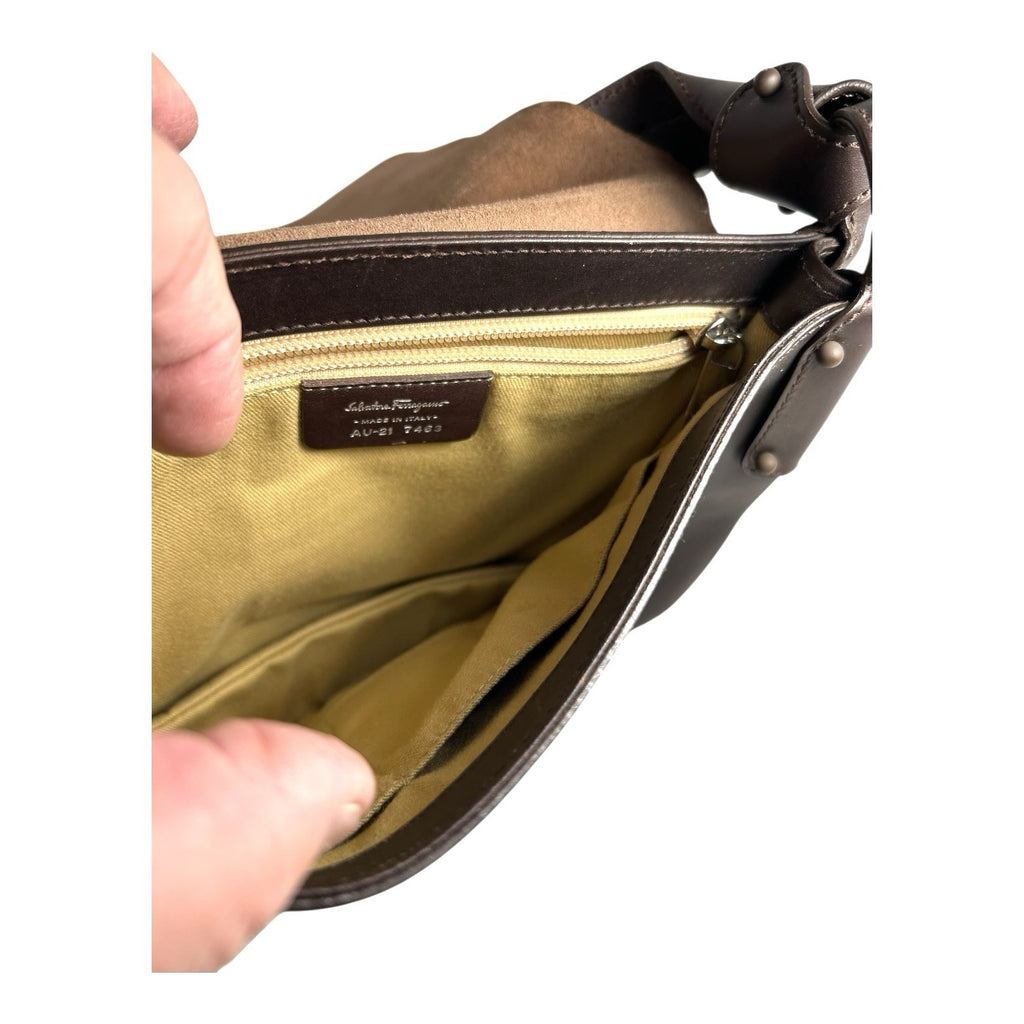 Genuine Salvatore Ferragamo Leather Purse AU-21 7463