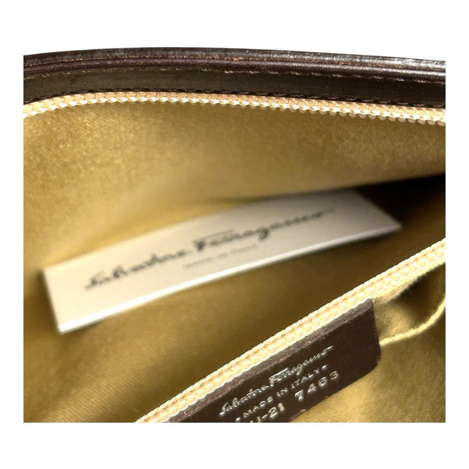 Genuine Salvatore Ferragamo Leather Purse AU-21 7463