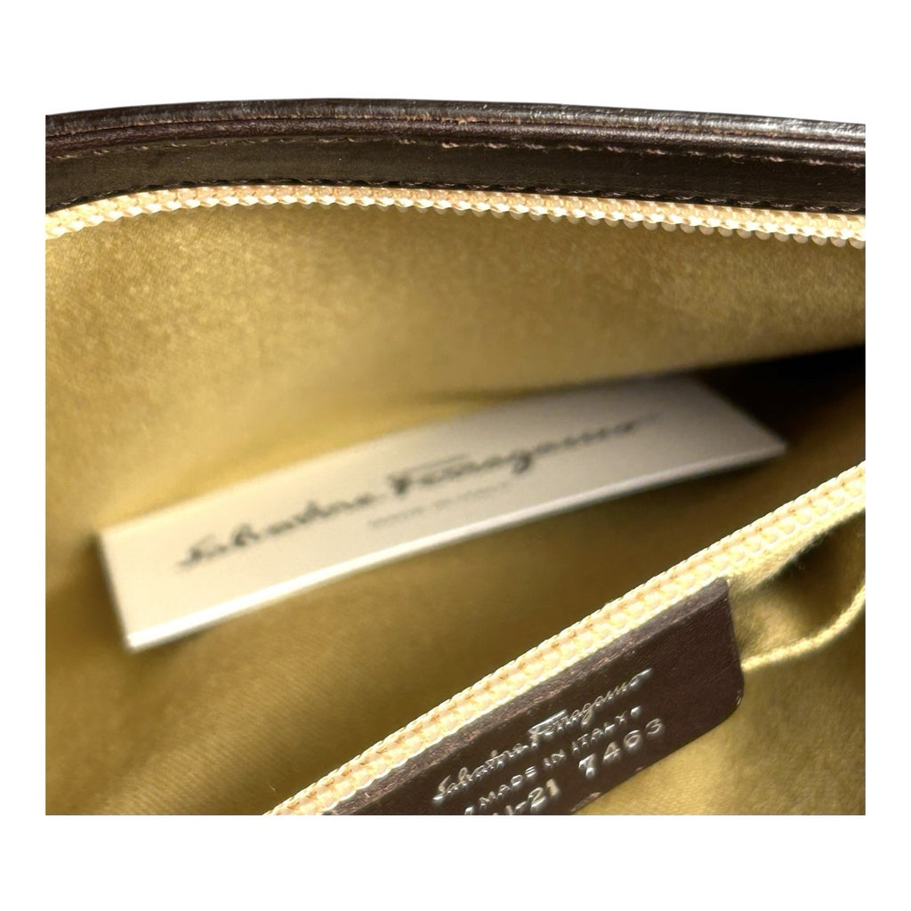 Genuine Salvatore Ferragamo Leather Purse AU-21 7463