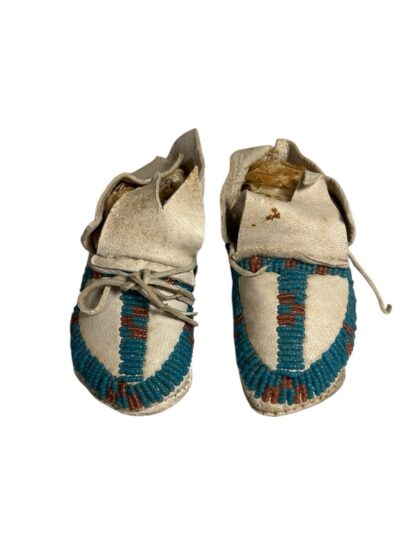 Anitque Native American Nothern Plains Sioux Baby or Child Beaded Moccasins - Image 9
